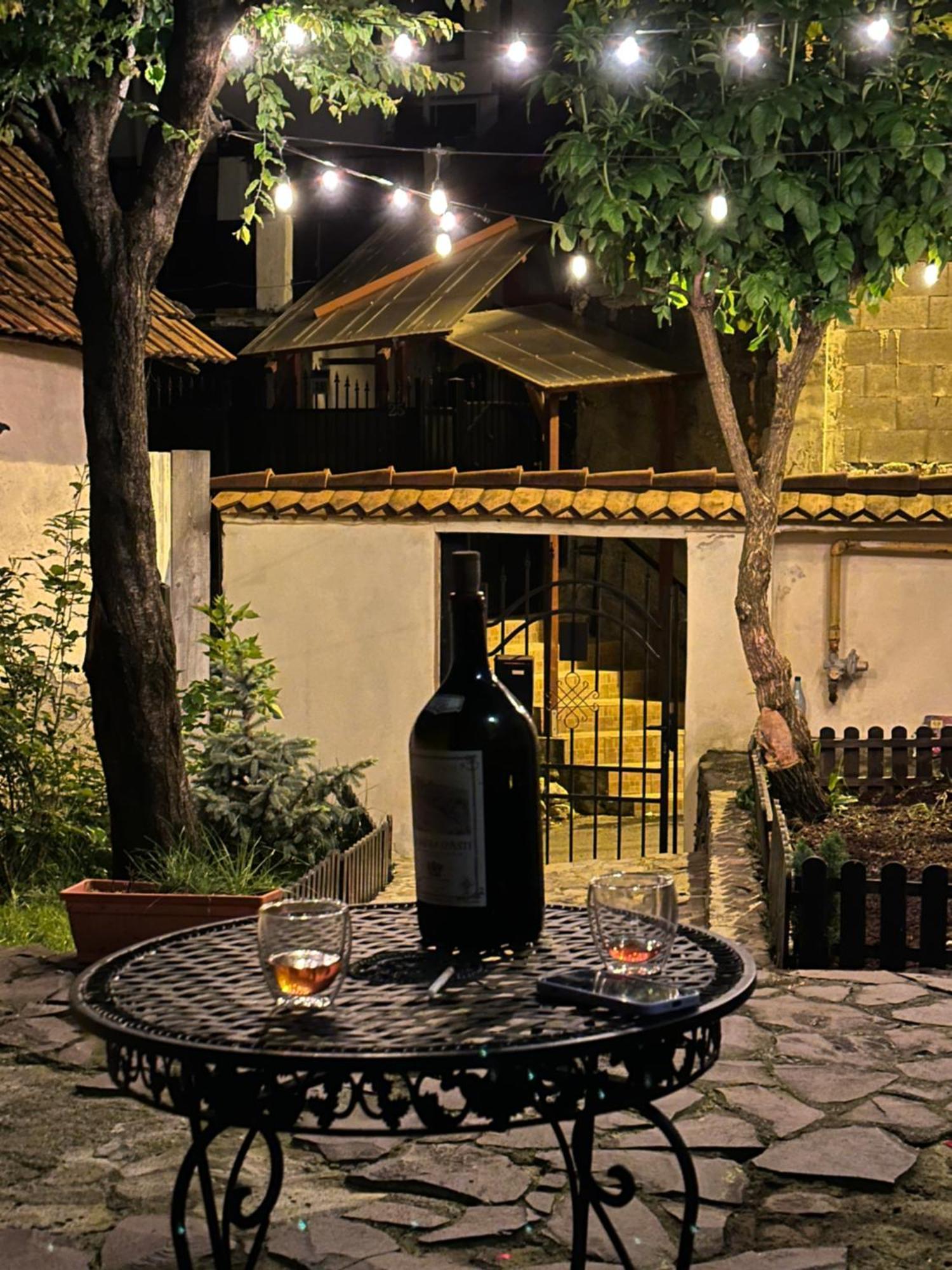 Pensiune Curcanilor 18 *